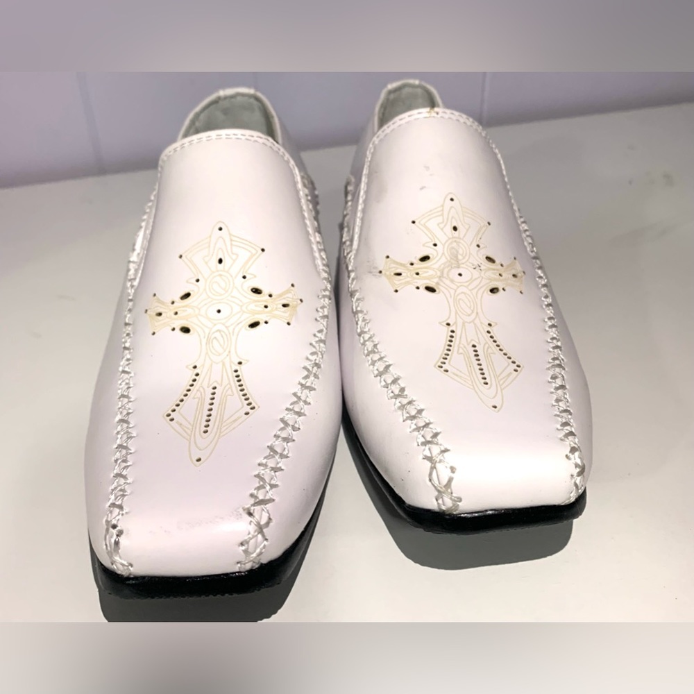 Bonafini collection shoes cross design,never used